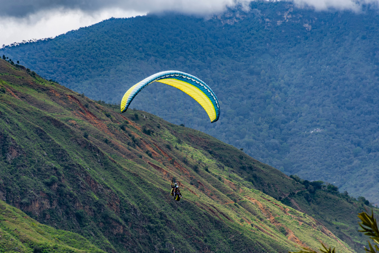 Parapente dans la région de San Gil.