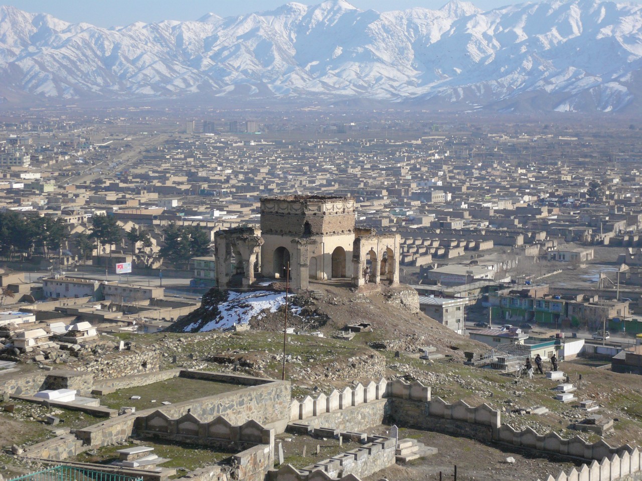 Colline aux cerfs-volants, Teppe Maranjan, avec les tombeaux des rois Nadir Shah et Zaher Shah.