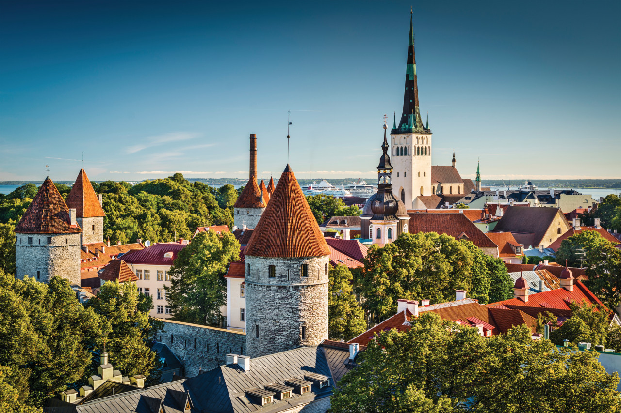 Vue sur la vieille ville de Tallinn. - ©Sean Pavone - iStockphoto