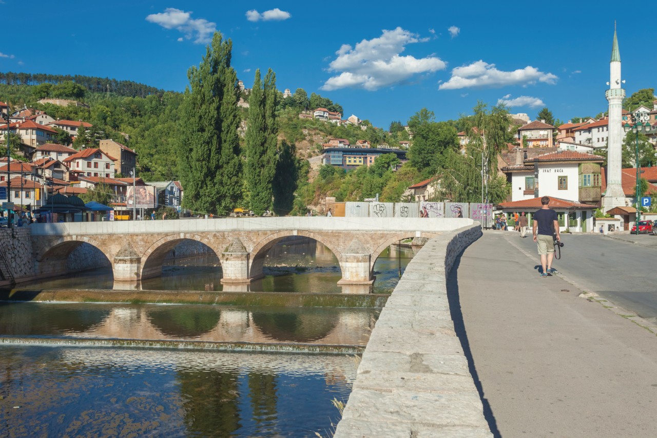 Sarajevo, pont sur la rivière Miljacka.