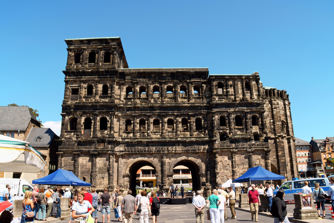 <p>Porta Nigra.</p>