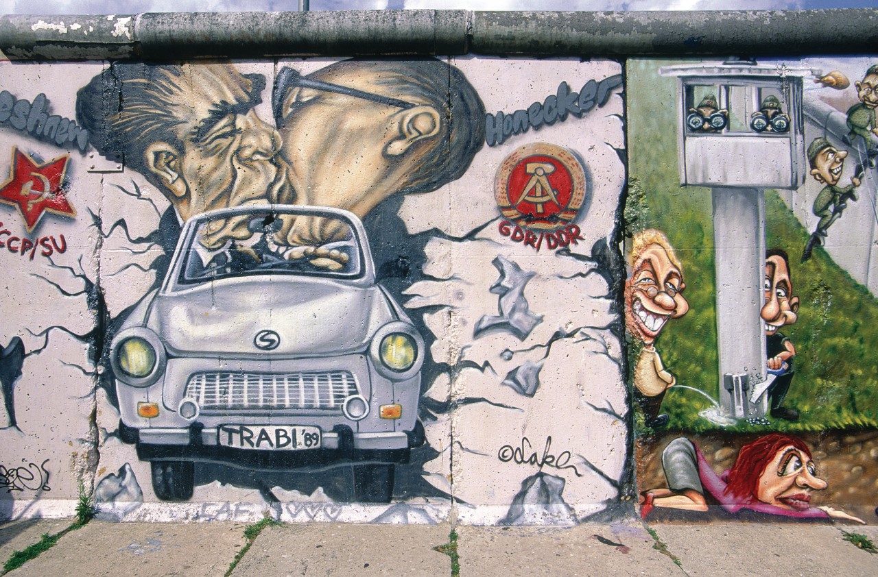 Zona del puente Oberbaumbrücke, graffiti en el muro