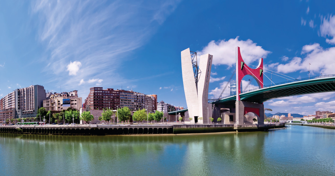 Vue sur les berges de la rivière Nervión.