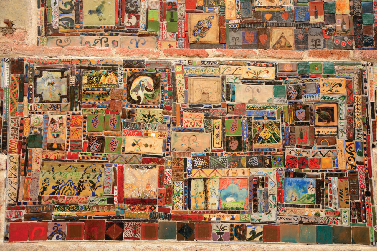 Mosaïque murale à Tbilissi.