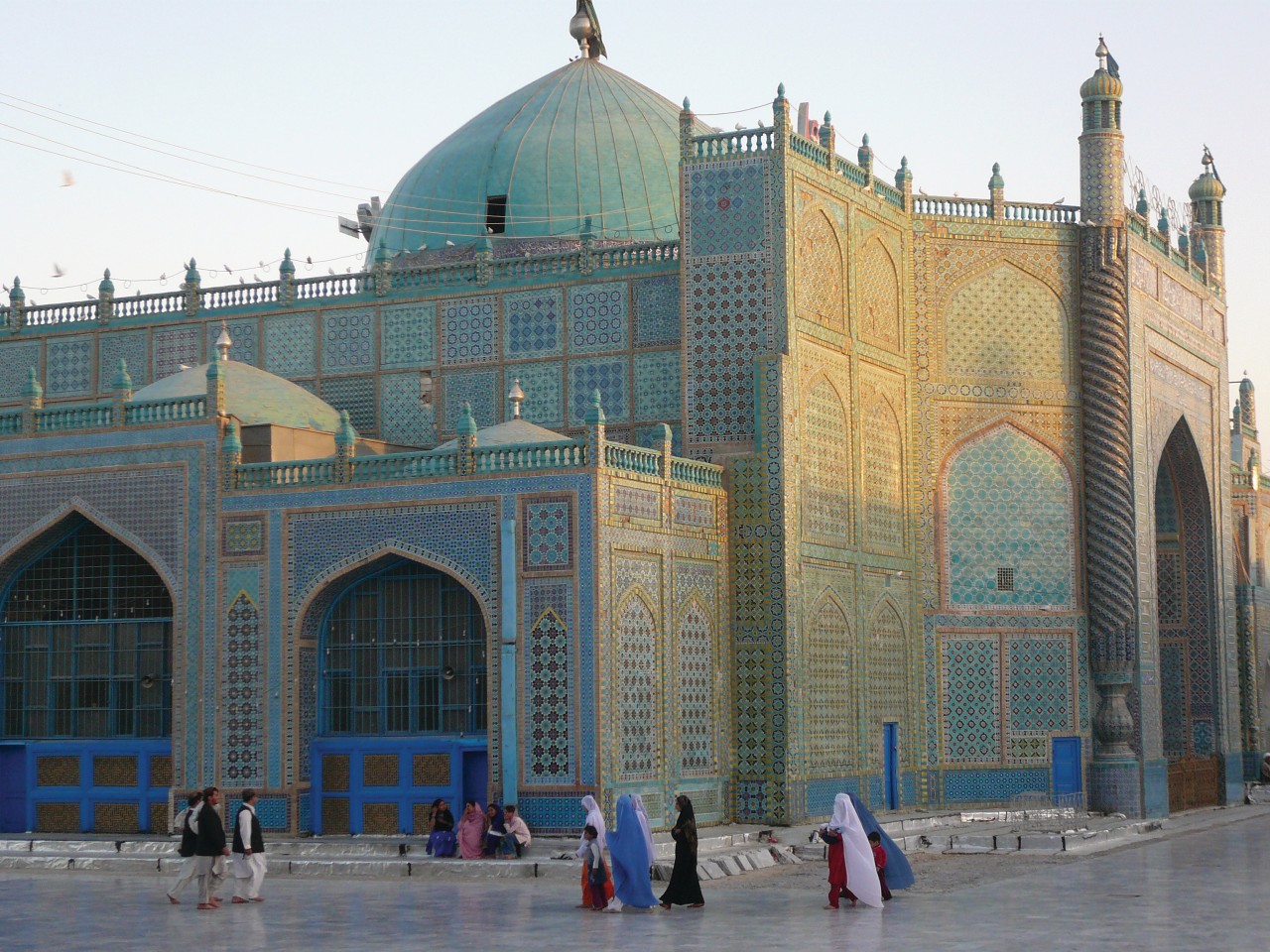 Mosquée de Mazar-e-Charif où se trouve le tombeau d'Hazrat Ali.