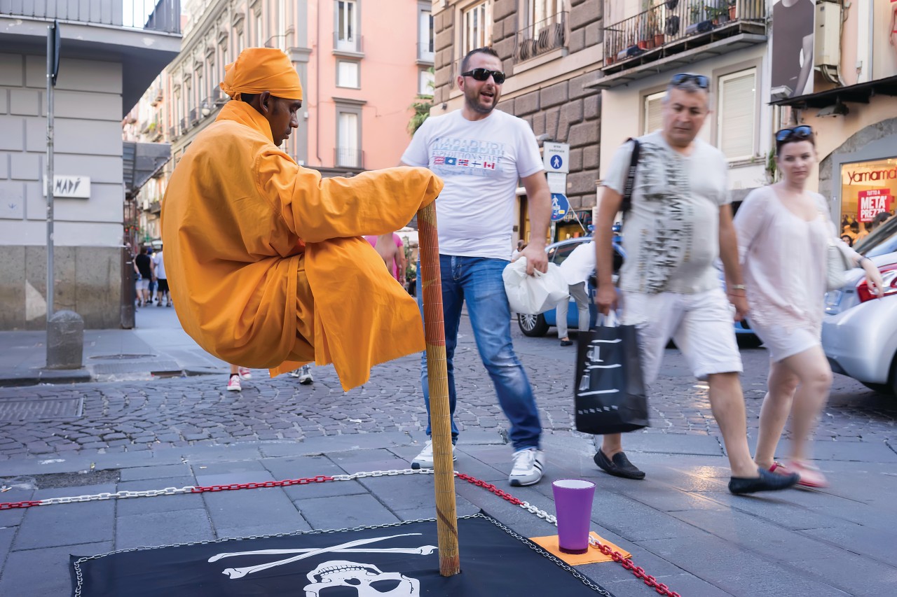Artiste de rue à Naples.