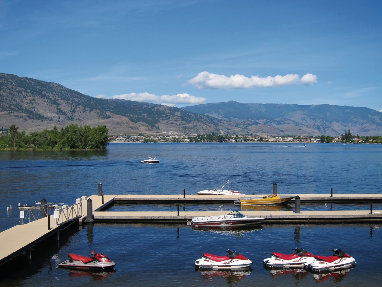 Marina du Walnut Beach Resort à Osoyoos.