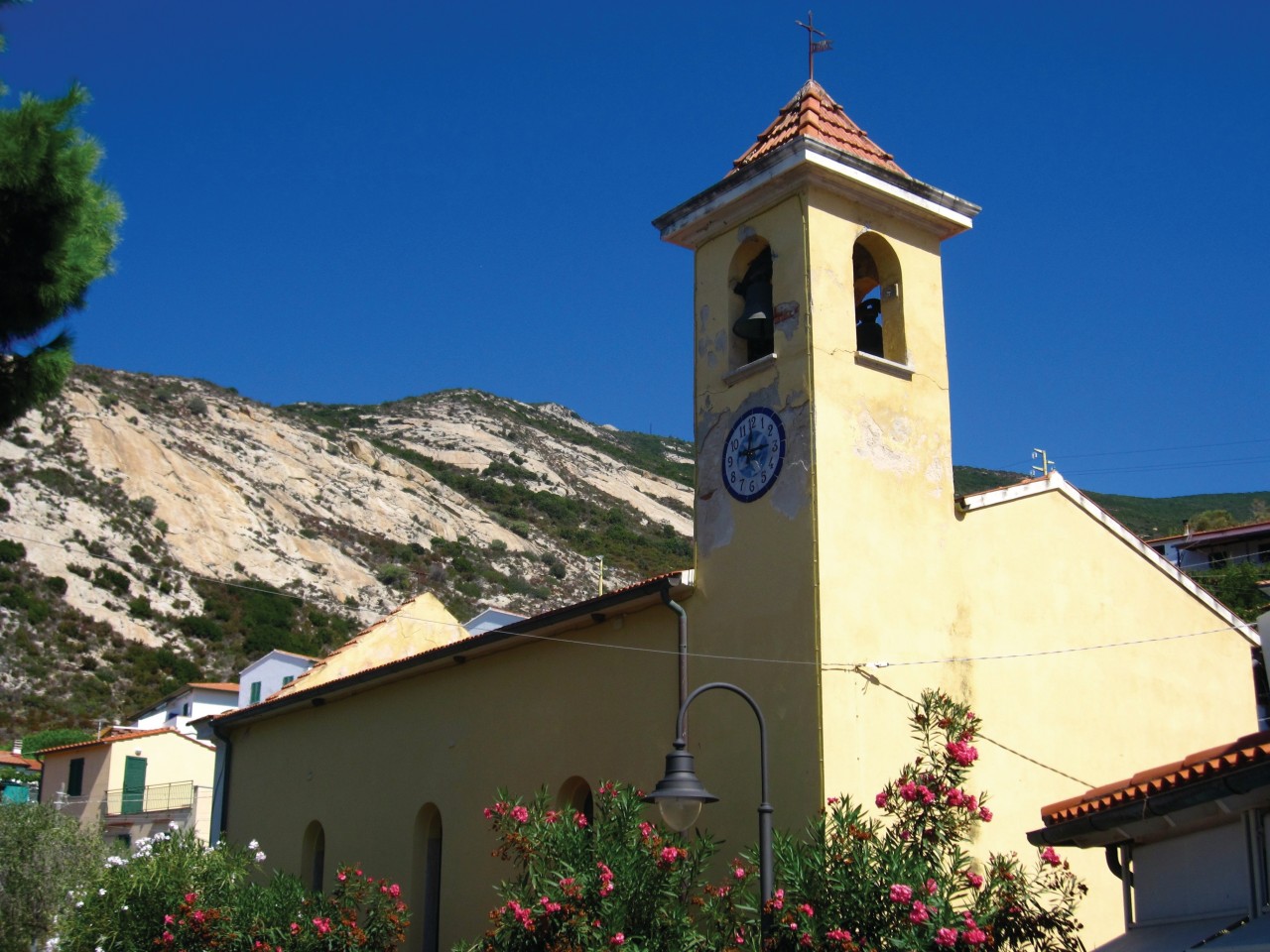 Eglise Madonna di Loreto, à Chiessi, où la messe est célébrée tous les dimanches à 9h.