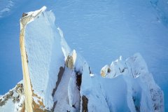 L'AIGUILLE DU MIDI (© L'AIGUILLE DU MIDI)