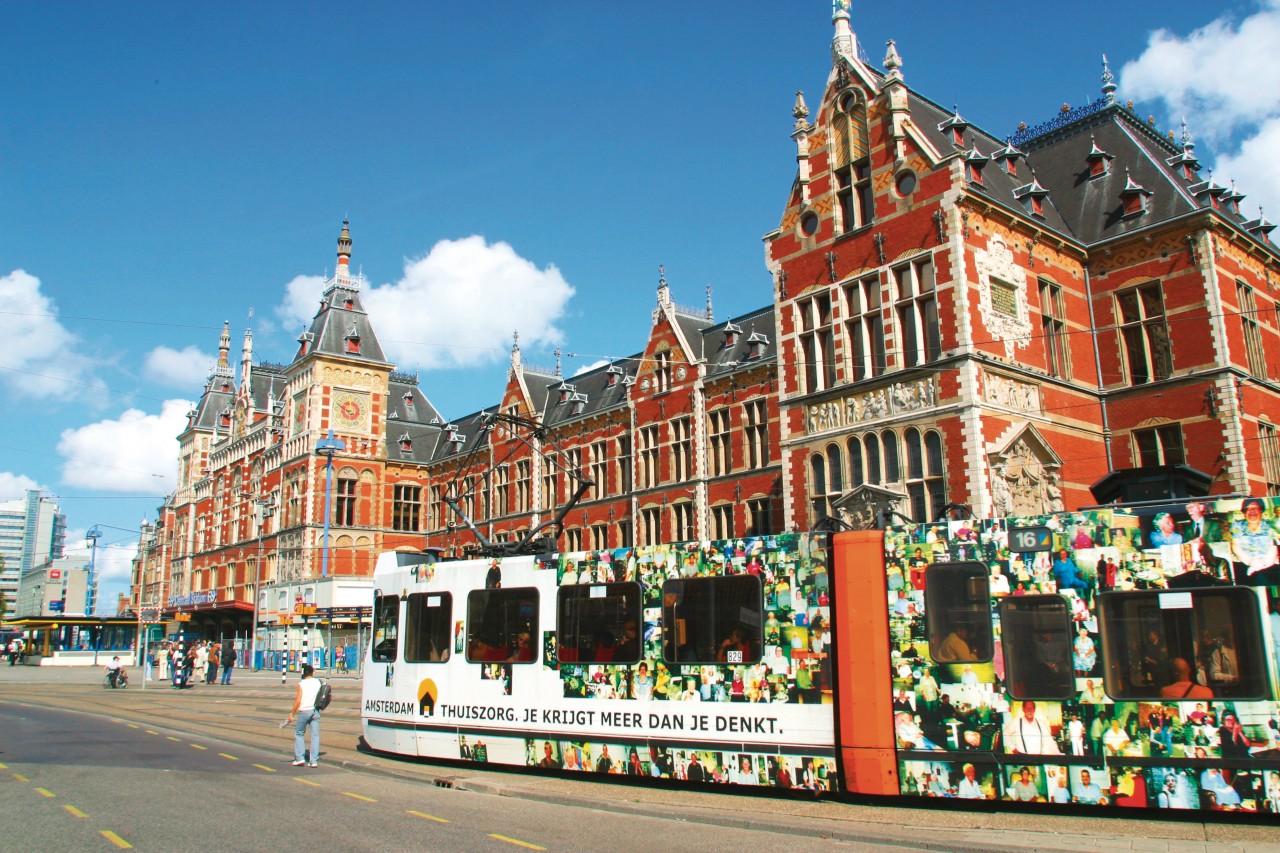 CENTRAAL STATION - GARE CENTRALE (© CENTRAAL STATION - GARE CENTRALE))