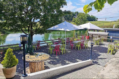 LES TABLES DE L'ETANG