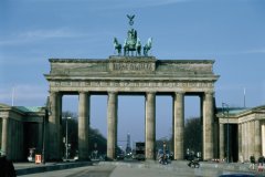 BRANDENBURGER TOR - PORTE DE BRANDEBOURG (© BRANDENBURGER TOR - PORTE DE BRANDEBOURG)