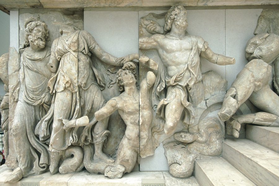 PERGAMONMUSEUM - MUSÉE DE PERGAME