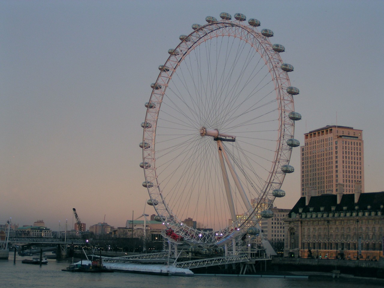 LONDON EYE (© LONDON EYE))