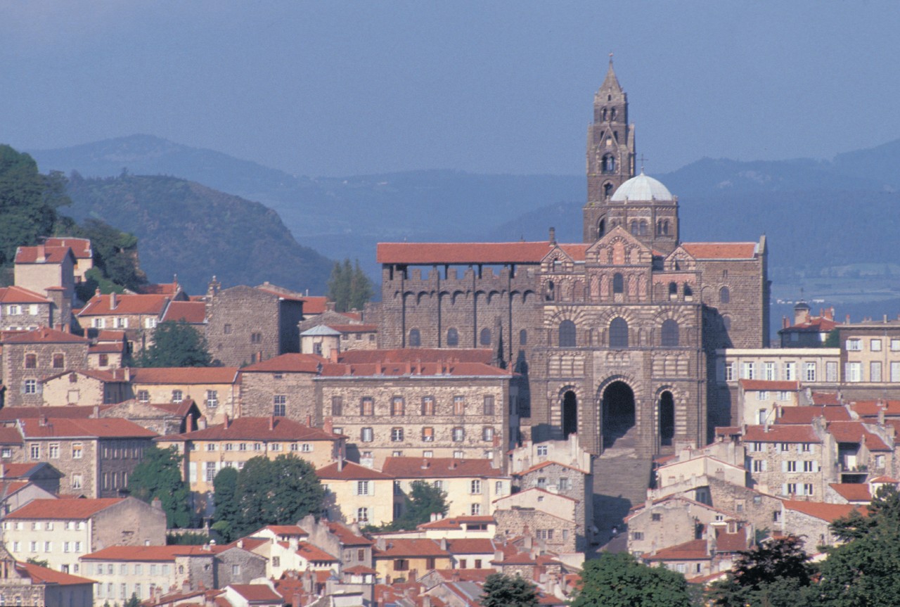 CATHÉDRALE NOTRE-DAME DU PUY (© CATHÉDRALE NOTRE-DAME DU PUY))