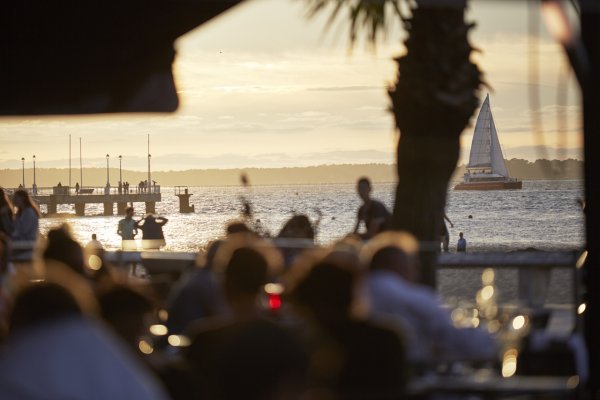 Café De La Plage Restaurant Chez Pierre Bistrot Et