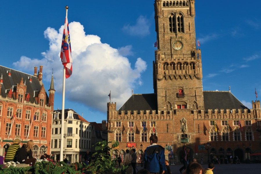 BEFFROI ET HALLE AUX DRAPS
