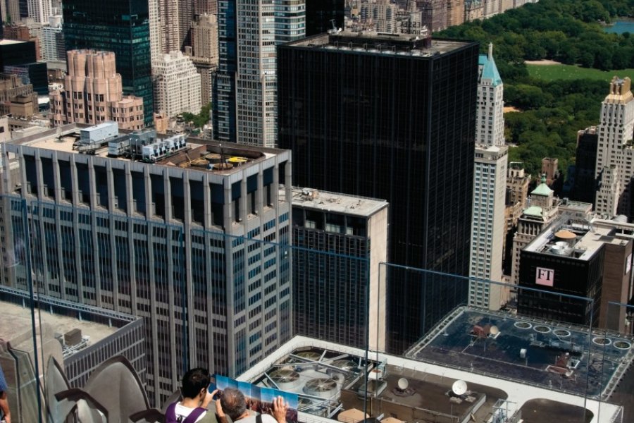 TOP OF THE ROCK OBSERVATION DECK AT ROCKEFELLER CENTER ...