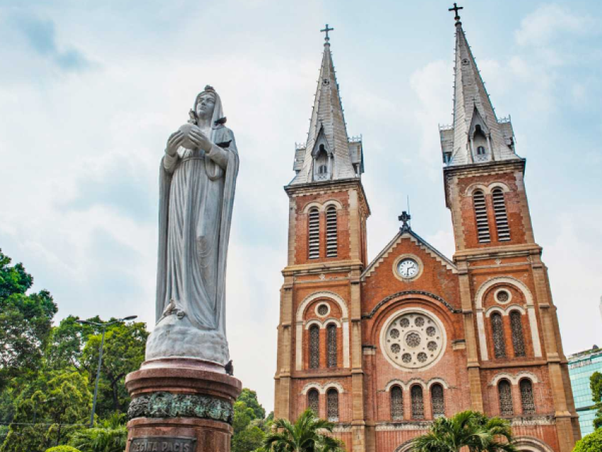 LA CATHEDRALE DE NOTRE DAME