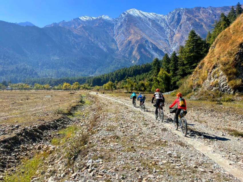 Trajet de Kalopani à Beni et route vers Pokhara